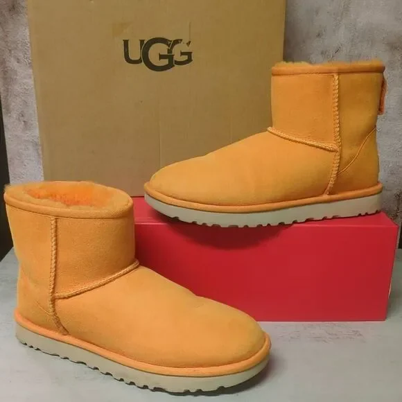UGG Classic Mini II Short Suede Sheepskin Boots in California Poppy. Size 8 - Picture 1 of 10